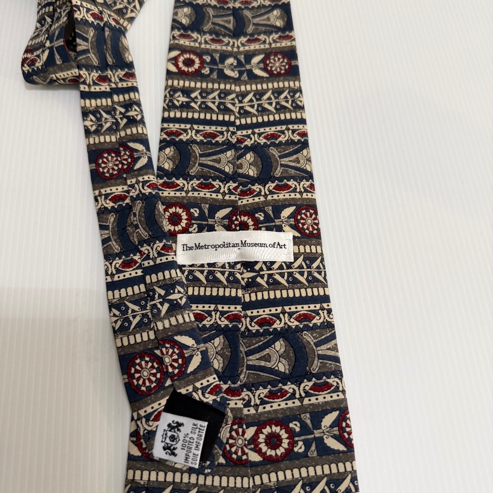 The Metropolitan Museum Of Art 100% Silk Necktie. Made in Canada